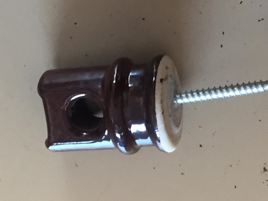 WALL PINS (Porcelain)